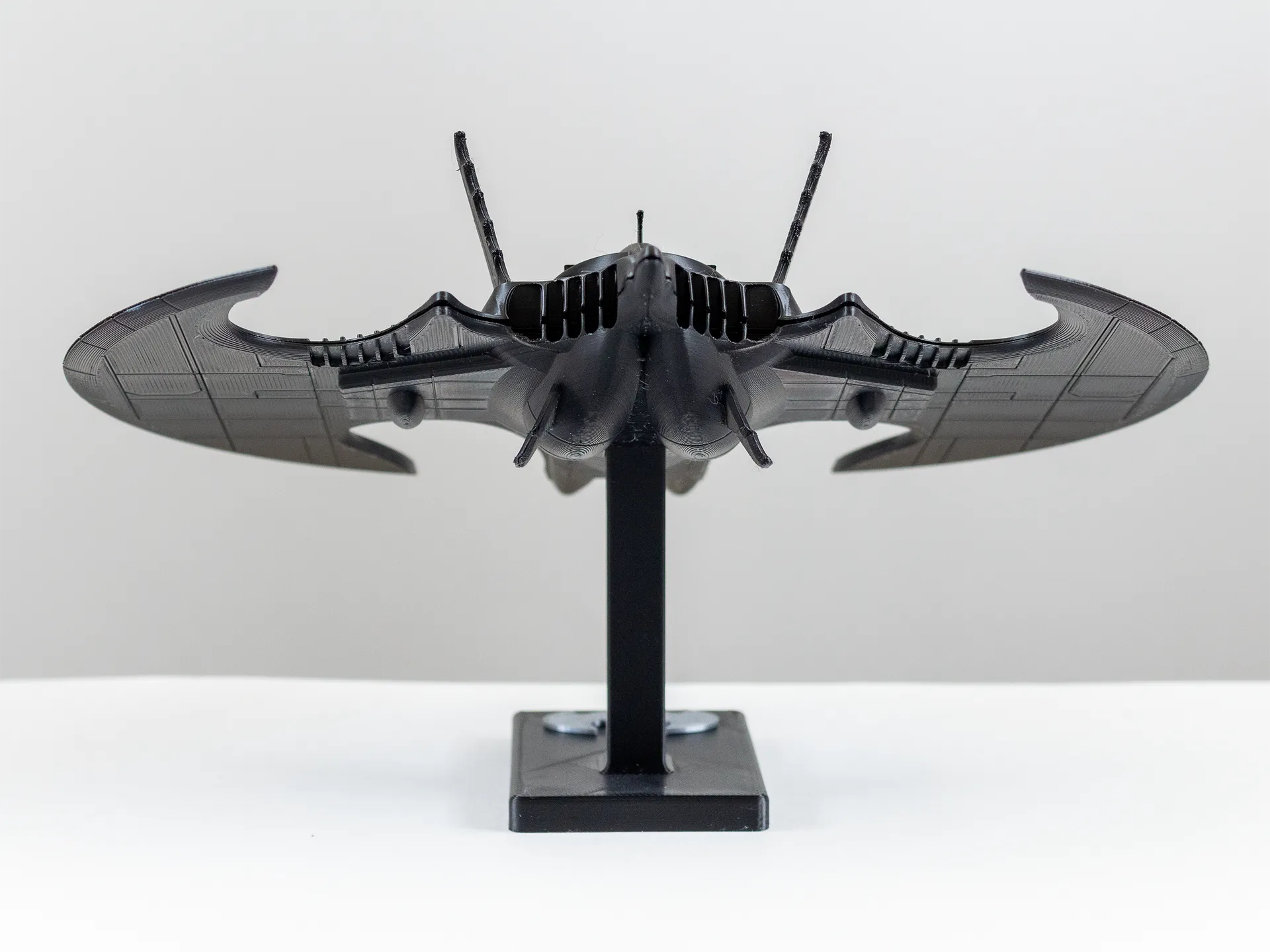 Batman - Batman 1989 BatWing Replica - & Display Stand - Image 3